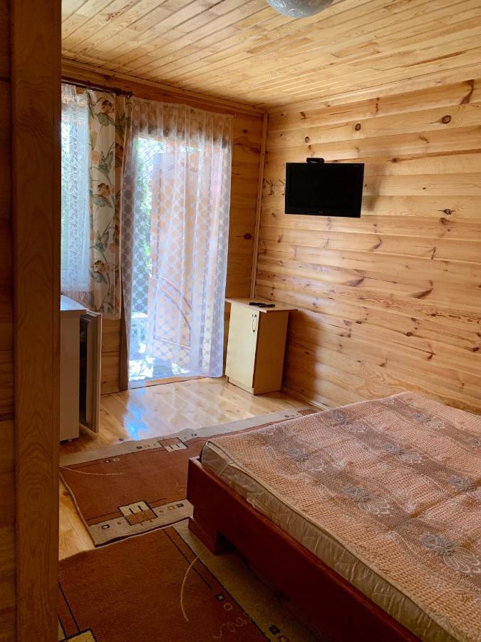 Комфортабельный Коттедж Bed & Breakfast Svityaz' Bagian luar foto