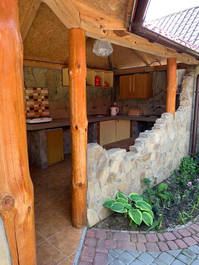 Комфортабельный Коттедж Bed & Breakfast Svityaz' Bagian luar foto