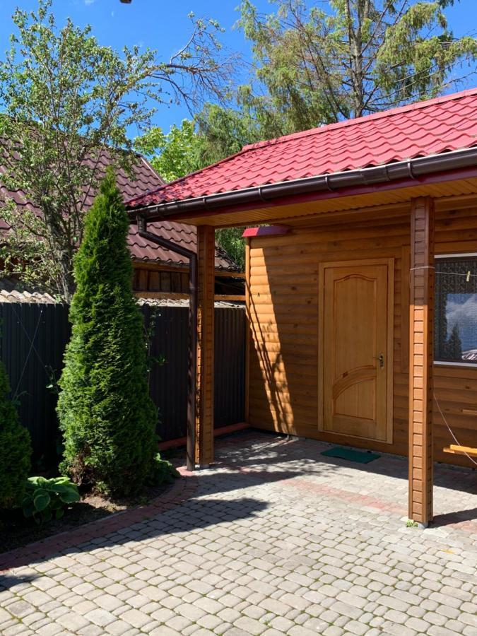 Комфортабельный Коттедж Bed & Breakfast Svityaz' Bagian luar foto