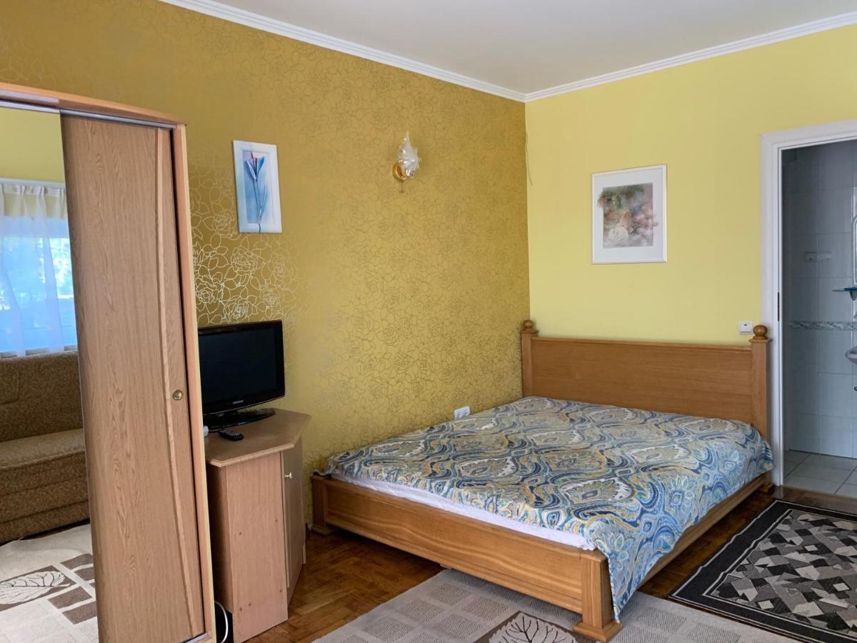 Комфортабельный Коттедж Bed & Breakfast Svityaz' Bagian luar foto