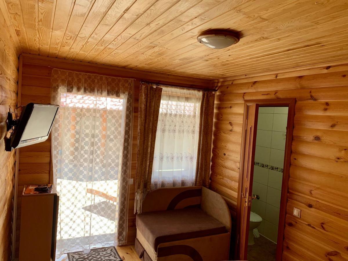 Комфортабельный Коттедж Bed & Breakfast Svityaz' Bagian luar foto