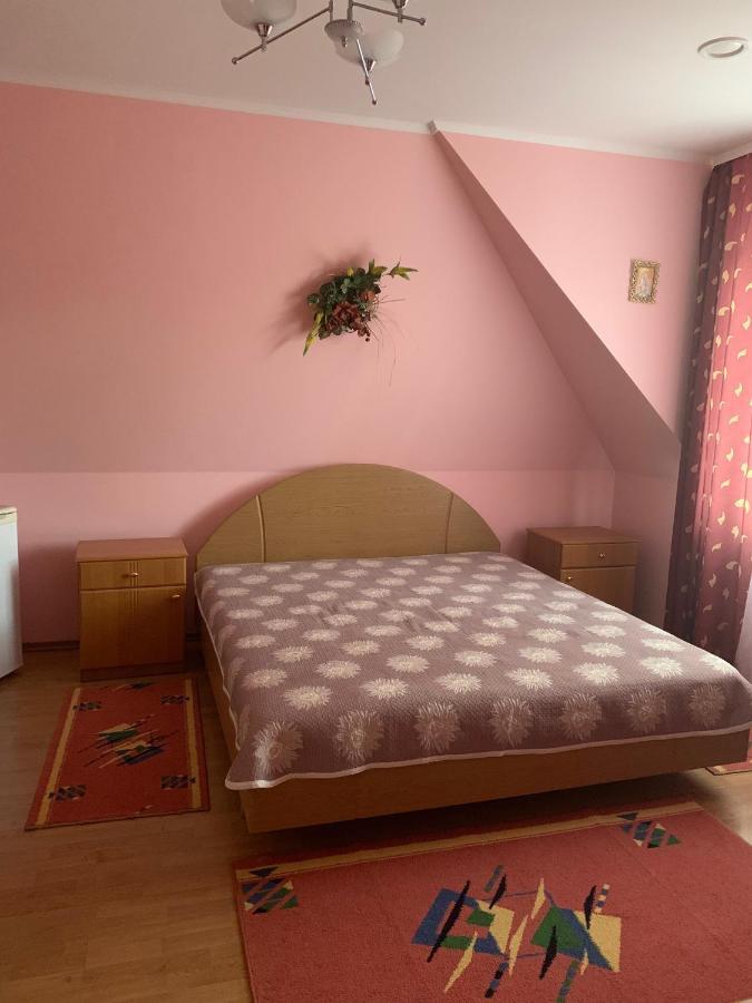 Комфортабельный Коттедж Bed & Breakfast Svityaz' Bagian luar foto