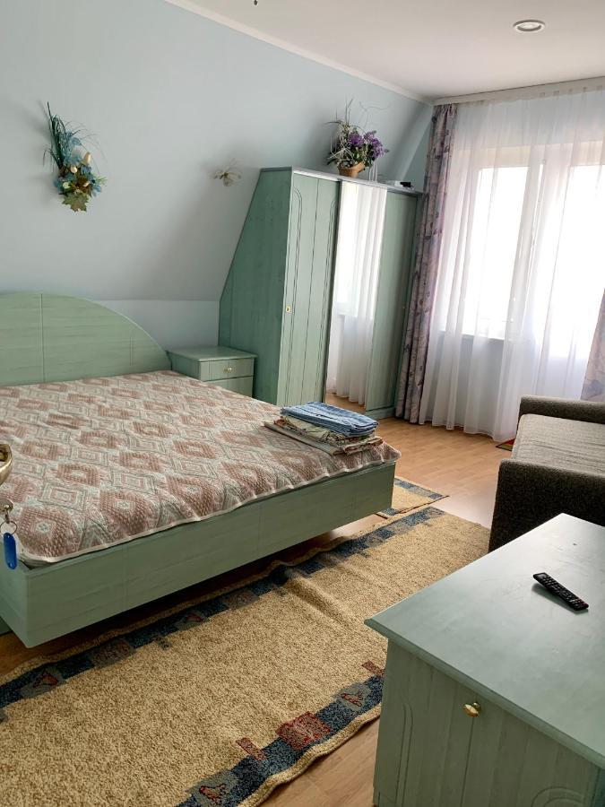 Комфортабельный Коттедж Bed & Breakfast Svityaz' Bagian luar foto