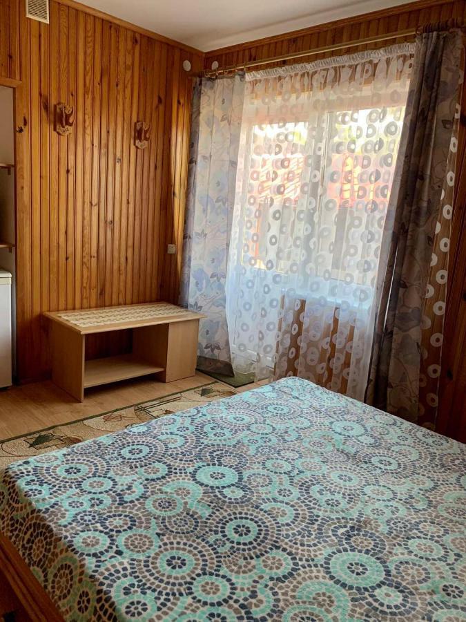 Комфортабельный Коттедж Bed & Breakfast Svityaz' Bagian luar foto