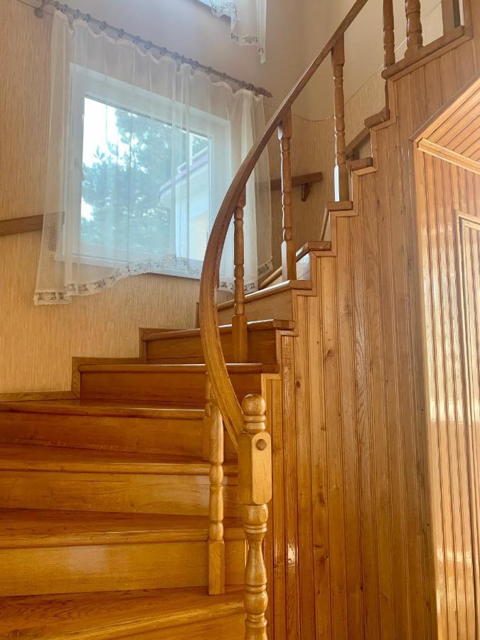 Комфортабельный Коттедж Bed & Breakfast Svityaz' Bagian luar foto