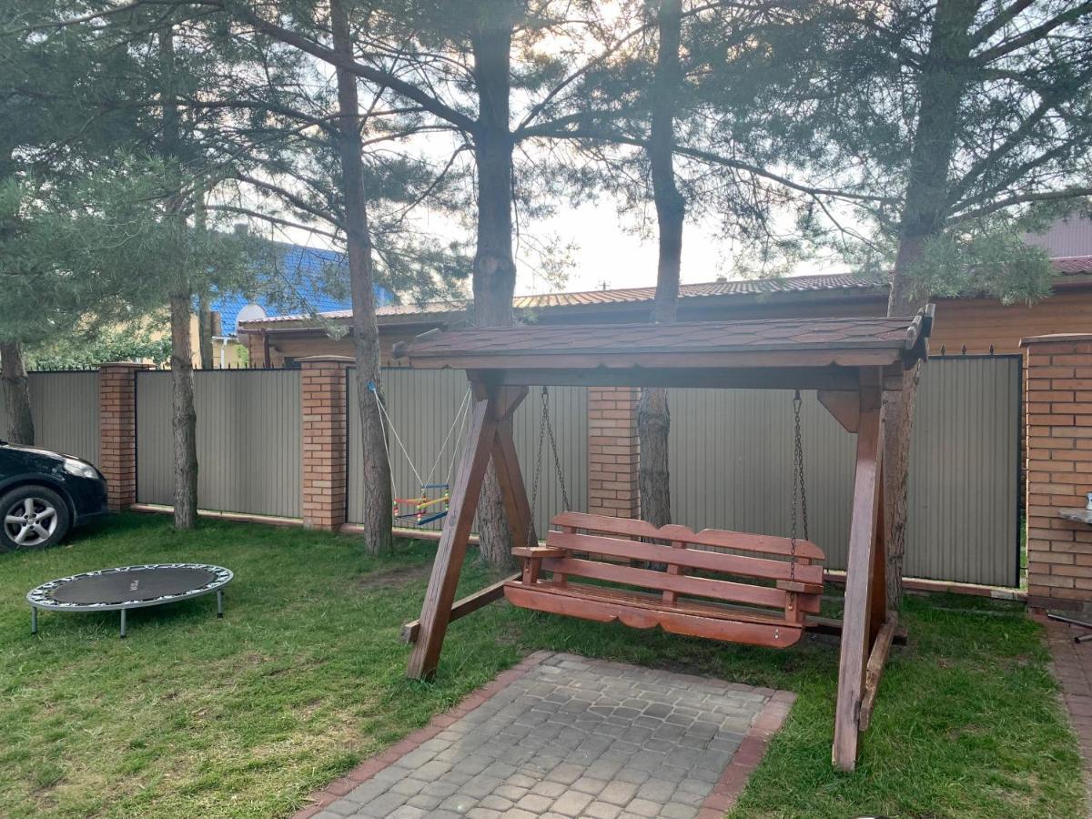 Комфортабельный Коттедж Bed & Breakfast Svityaz' Bagian luar foto