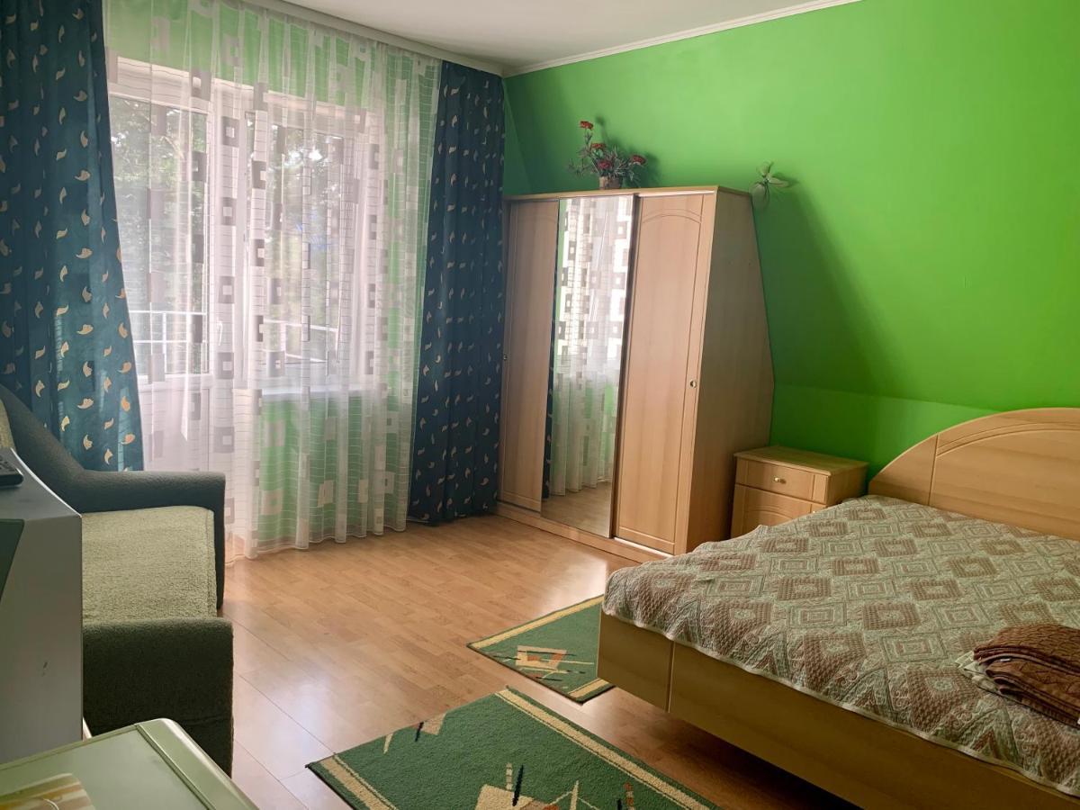 Комфортабельный Коттедж Bed & Breakfast Svityaz' Bagian luar foto